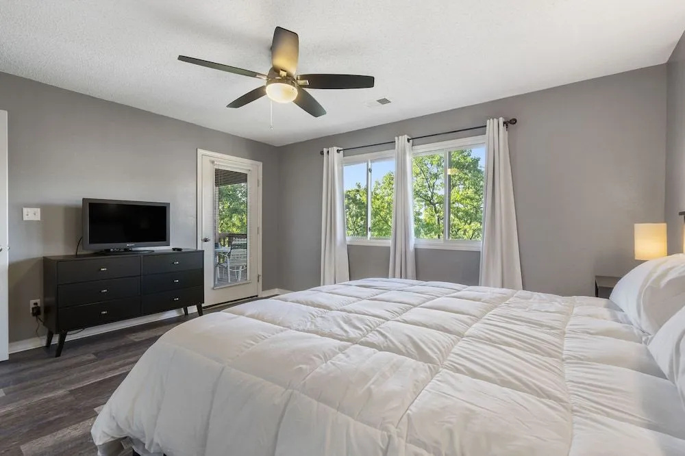 Pool View Oasis - Community Amenities