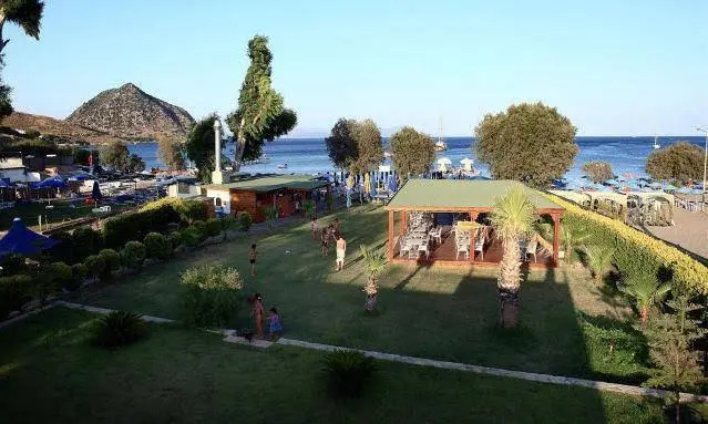 Parilti Beach & Apartments