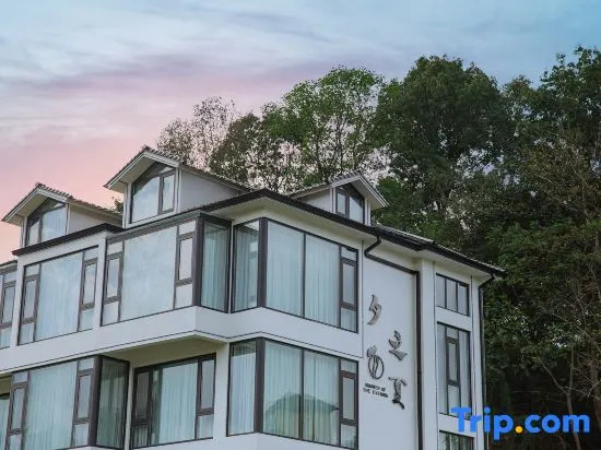 Yunshang Grassland Xixia Parent-childcamping Light Luxury Holiday Villa