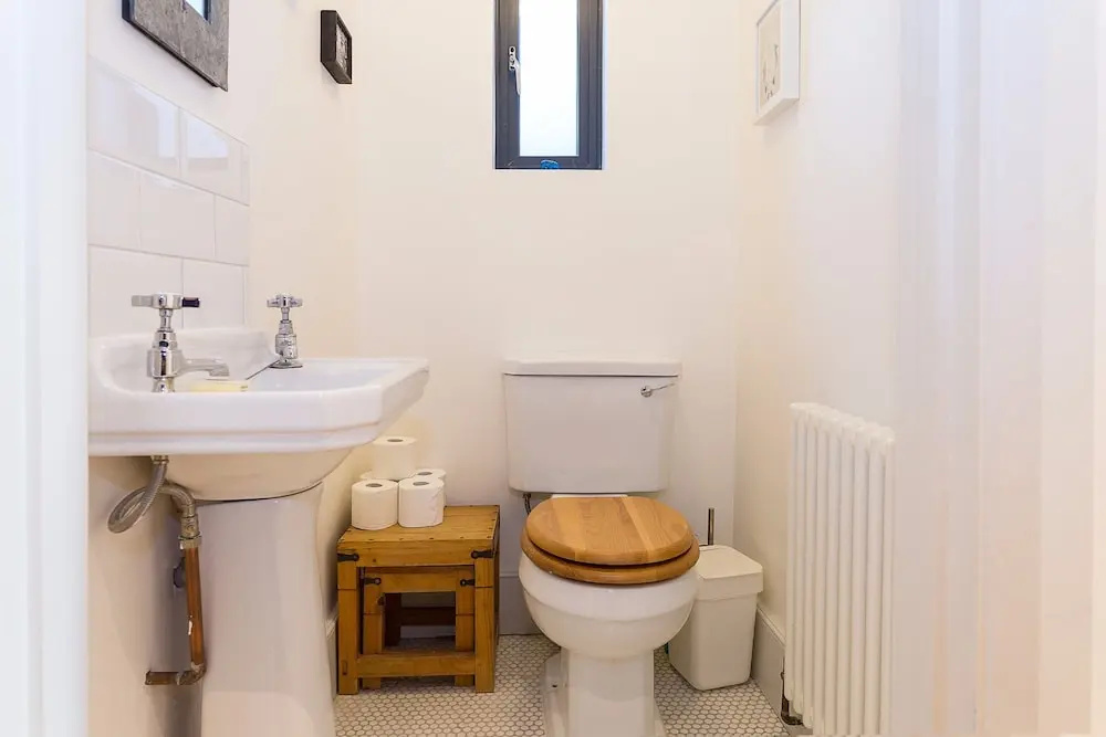 2 Bedroom House with Garden - Sleeps 6