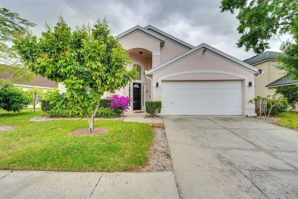 12 Mi to Disney: Family Home w/ Lanai in Davenport