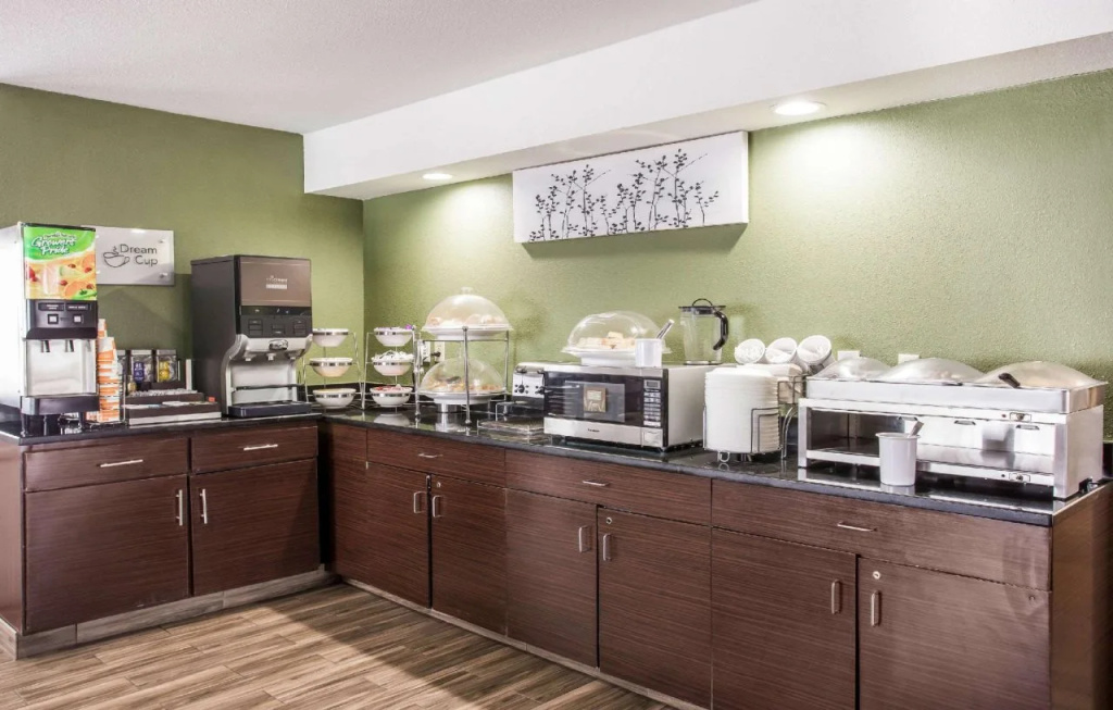 Quality Inn Kansas City International Airport
