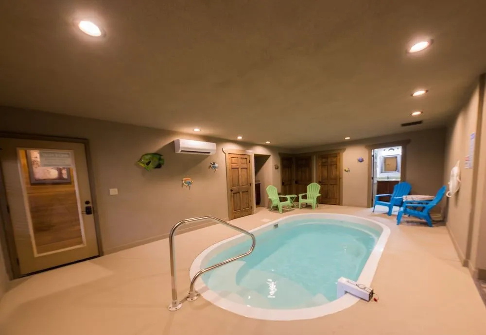 Gone Swimming 4 Bedrooms 4.5 Bathrooms Cabin