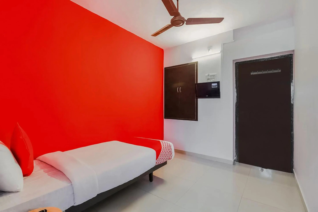Flagship 74267 Hotel Maruthi Gandhi Park