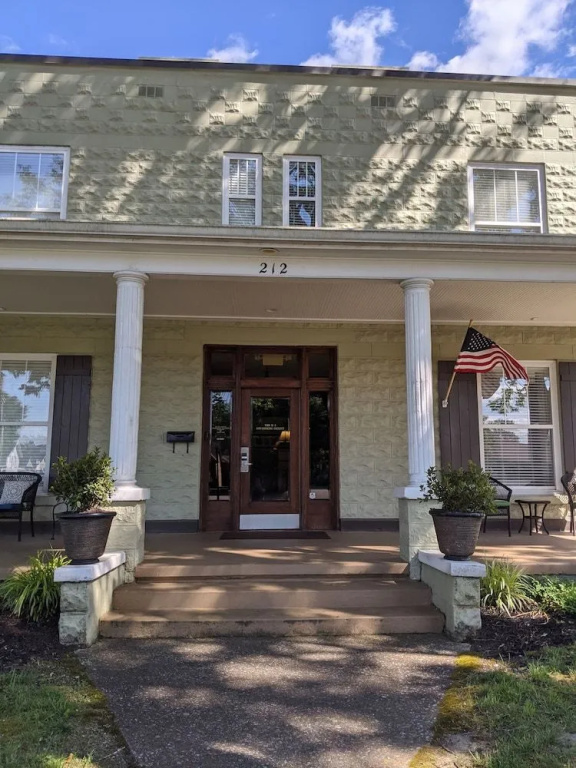 The Grand Lux Inn