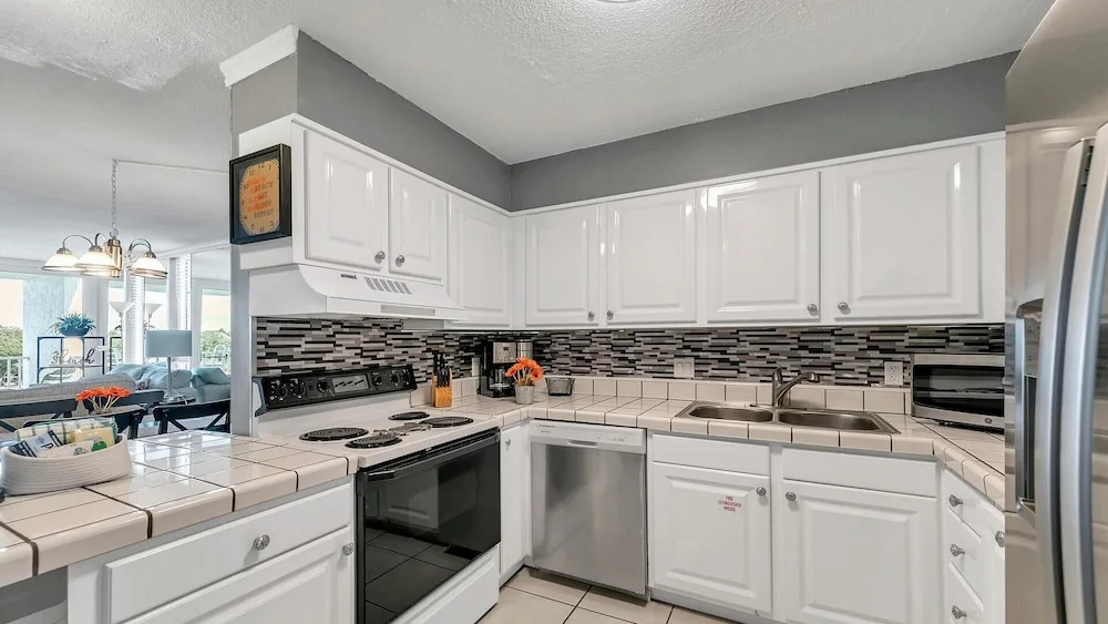 Dolphin Point 601b
