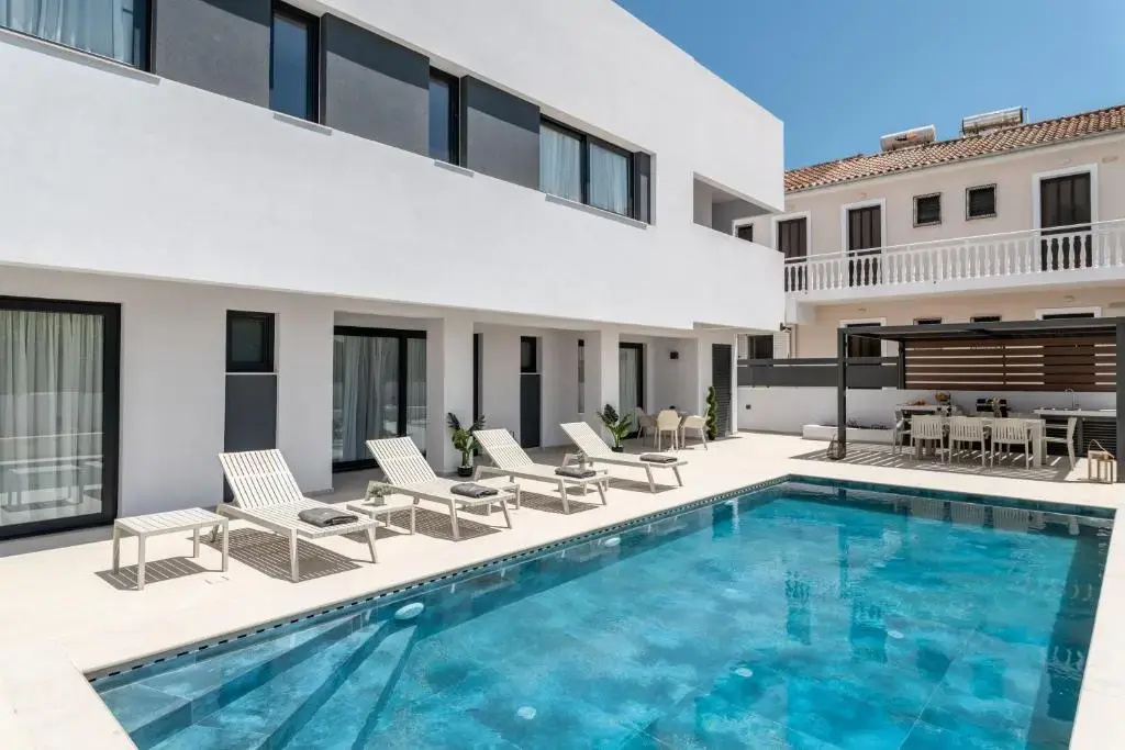 SAVVAS & MARIA PALACE
