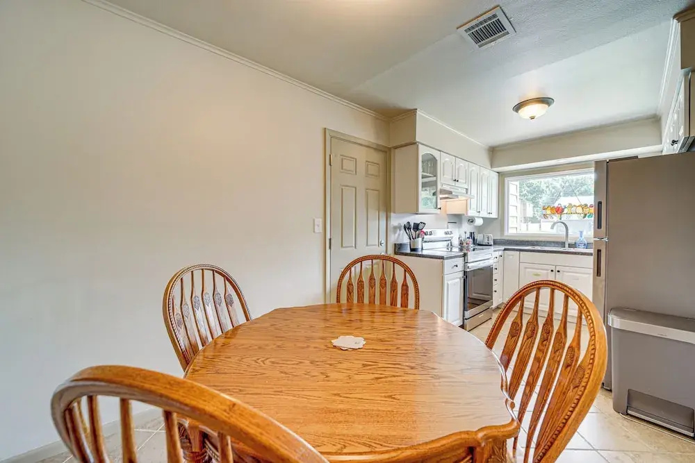 Family-friendly Sand Springs Home ~ 8 Mi to Tulsa!