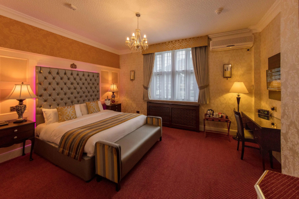 Rogerthorpe Manor Hotel