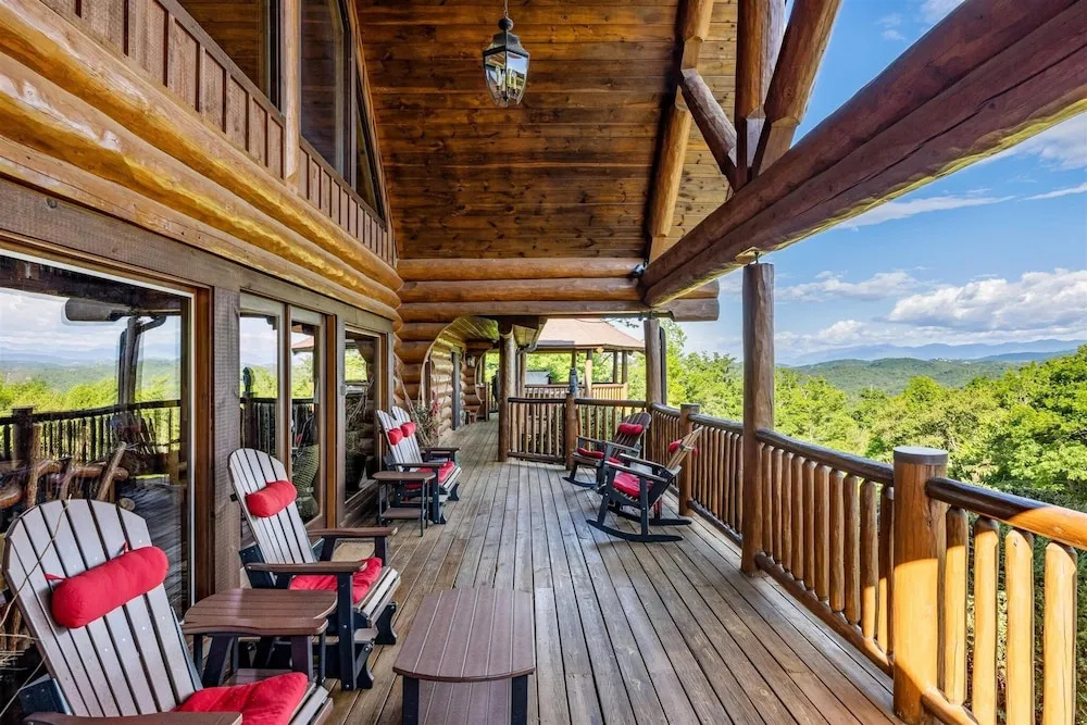 Paradise Point 4 Bedroom Cabin by RedAwning
