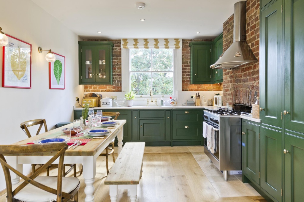 Delightful Apartment in Brackenbury Village Near Hammersmith by Underthedoormat