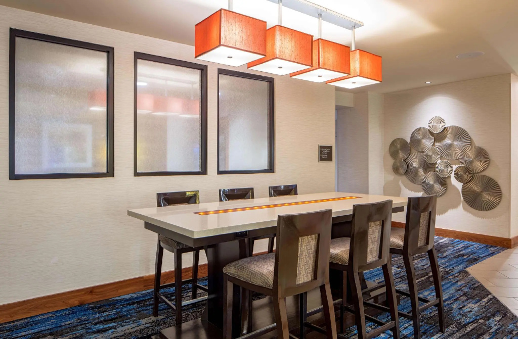 DoubleTree Suites by Hilton Minneapolis Downtown