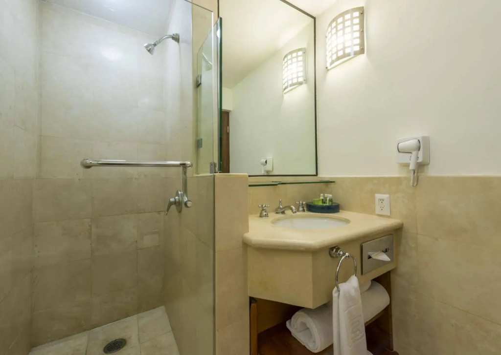HS HOTSSON Hotel Tampico