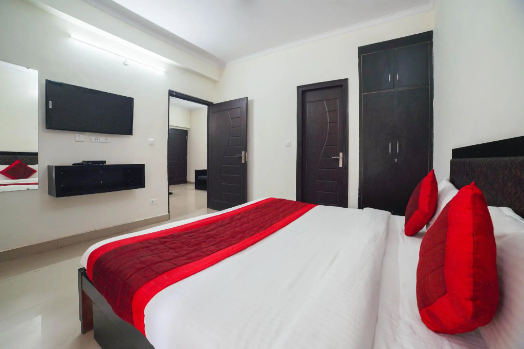 OYO 48406 Hotel Dark Clouds