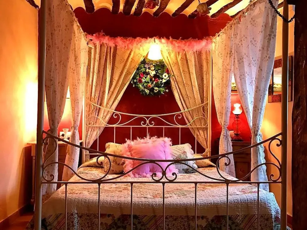 Room in Guest Room - Rural House the Fifth of Malu, Romantic Hotel in Cuenca, Romantic Getaways