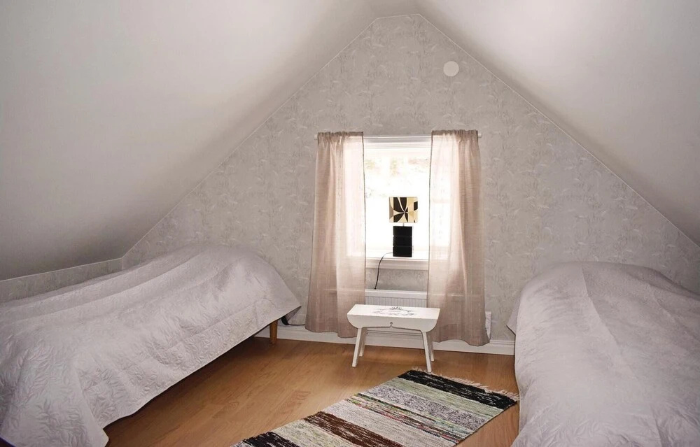 2 Bedroom Lovely Home In Tjällmo
