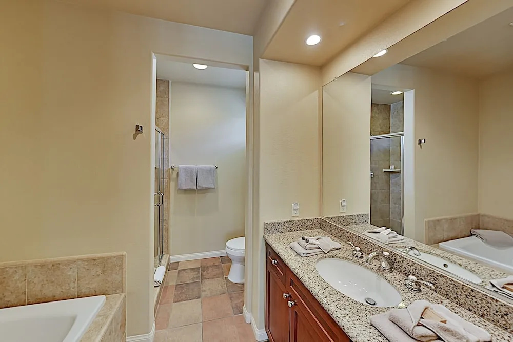 2-unit Legacy S Hideaway W/ Pools & Hot Tubs 3 Bedroom Condo