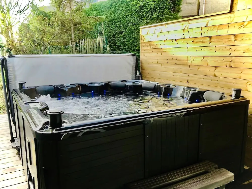 Holiday Home in Koksijde with Hot Tub