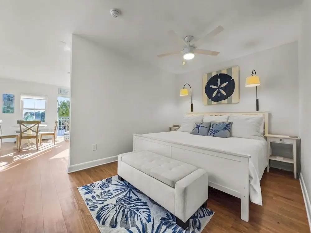 Golden On 30a 1 Bedroom Condo by RedAwning