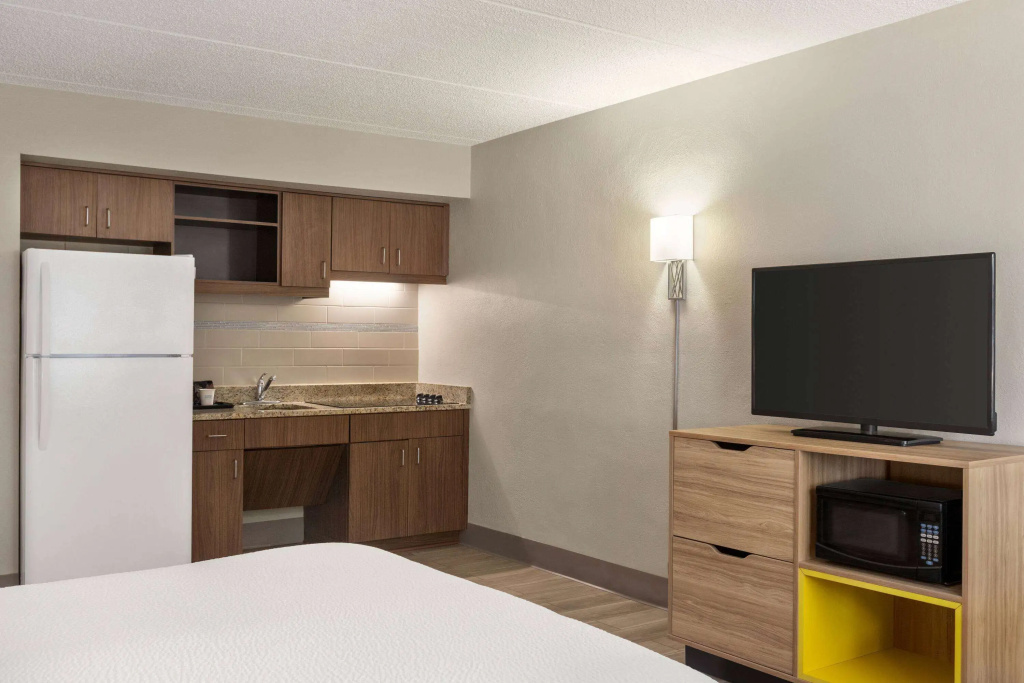 Days Inn by Wyndham Cocoa Beach Port Canaveral