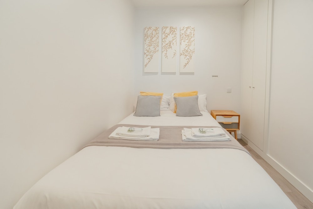 Downtown Cosy Apartment by Vacationy