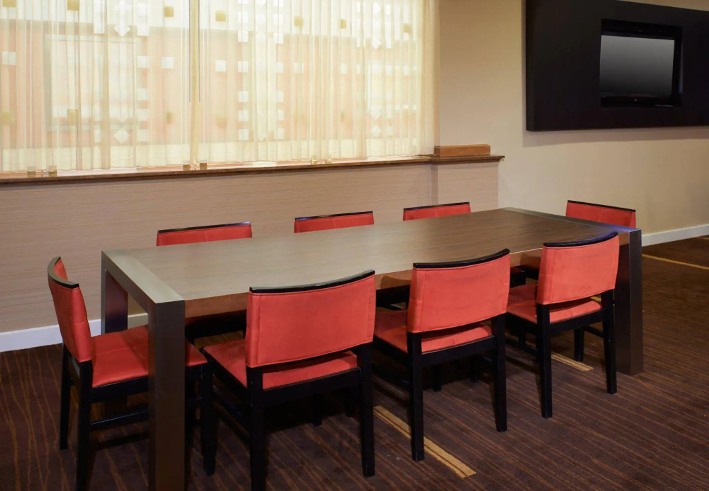 Courtyard by Marriott Milwaukee Downtown