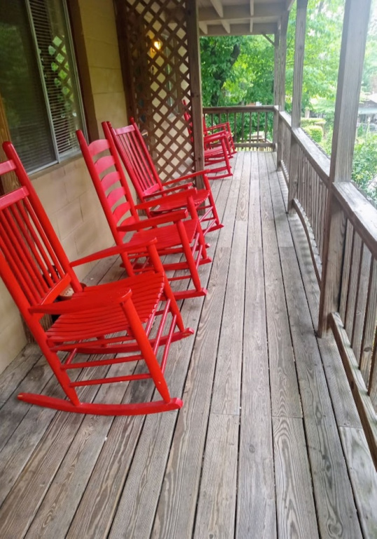 The Evening Shade River Lodge and Cabins