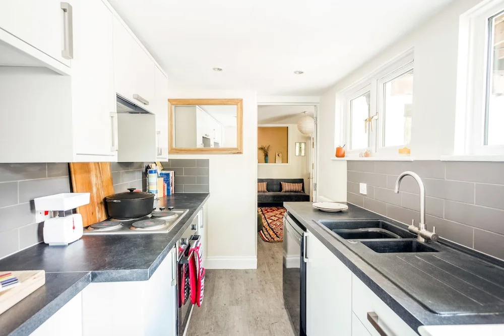 Beautiful 2-bedroom Flat in a Victorian House