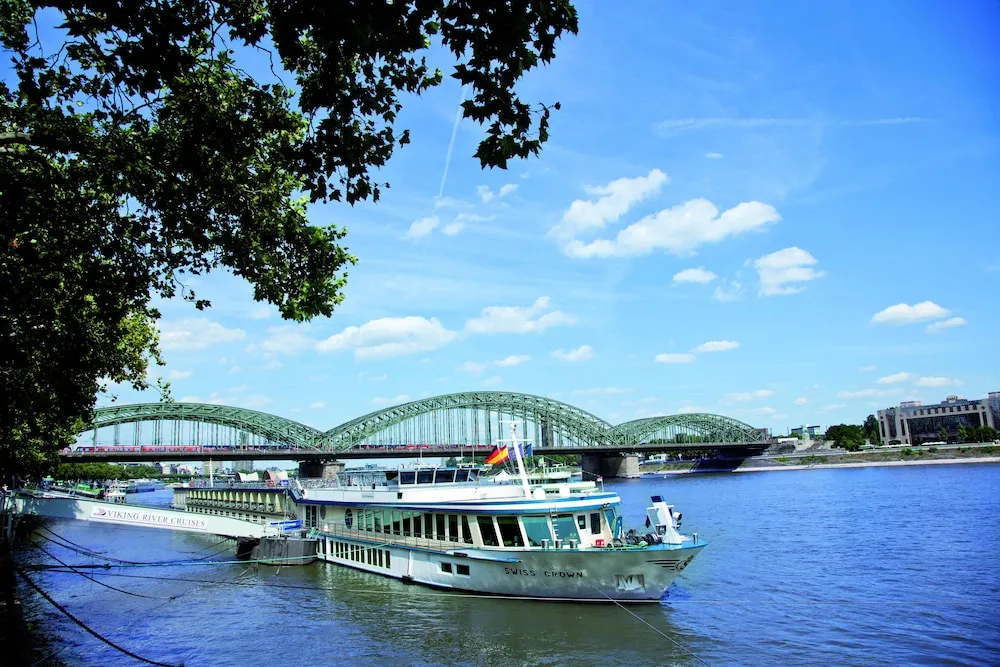 Crossgates Hotelship 3 Star - Altstadt - Köln