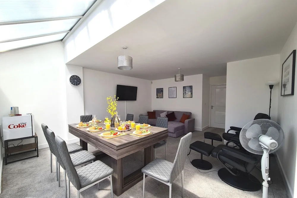 House of 4 Chimneys by Your Lettings UK