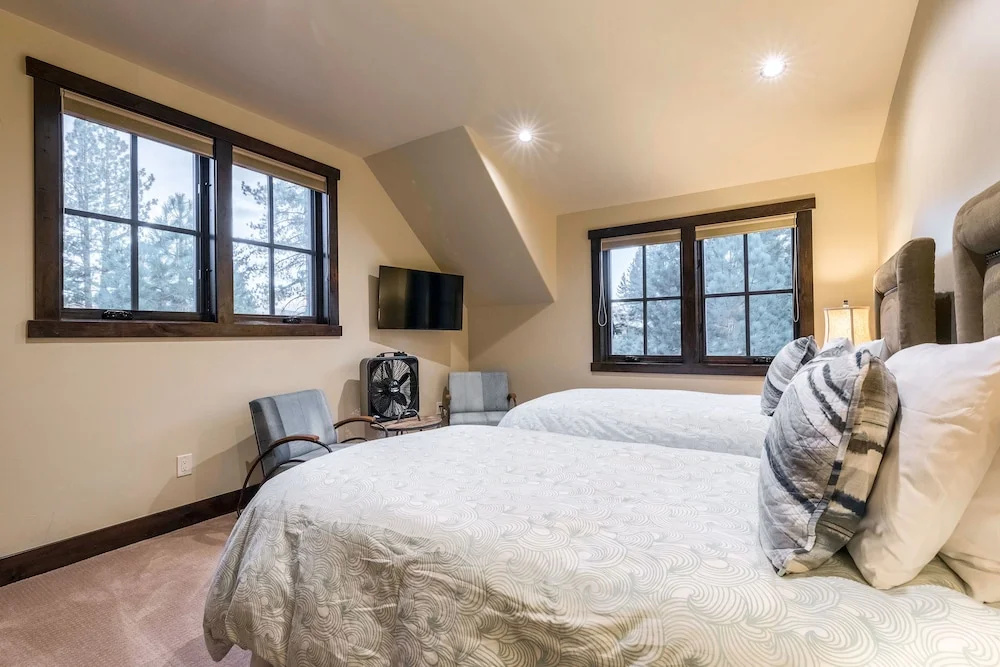 4BR Luxury Truckee Home by RedAwning