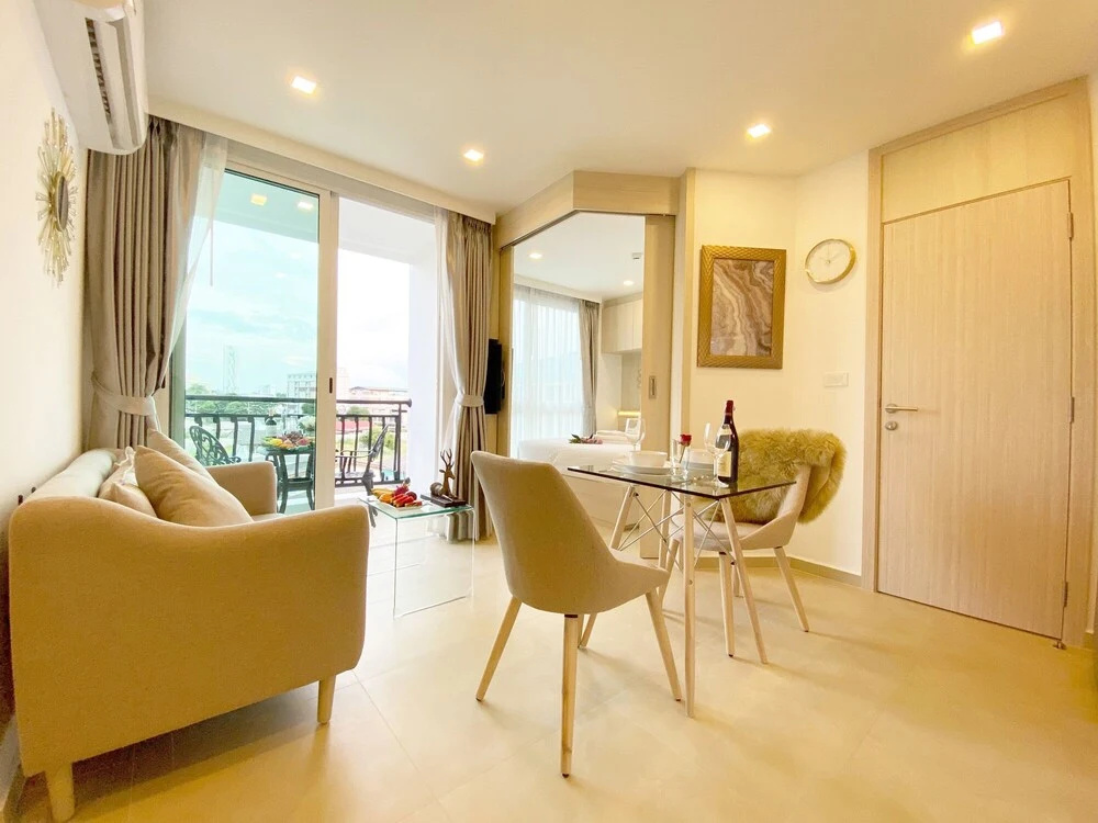 Modern 1 Bedroom Condo D619