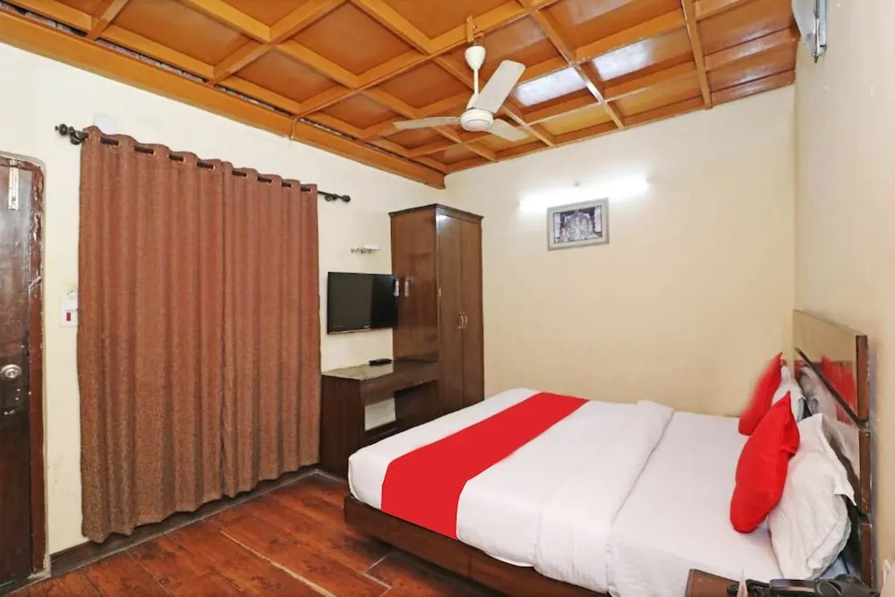 Goroomgo Hidden Chalet Mall Road Nainital