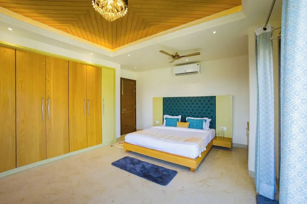 Alaya Stays BYDM The Sky Heaven - 4 BHK Penthouse 15 Min from Triveni Ghat With Balcony & Lift