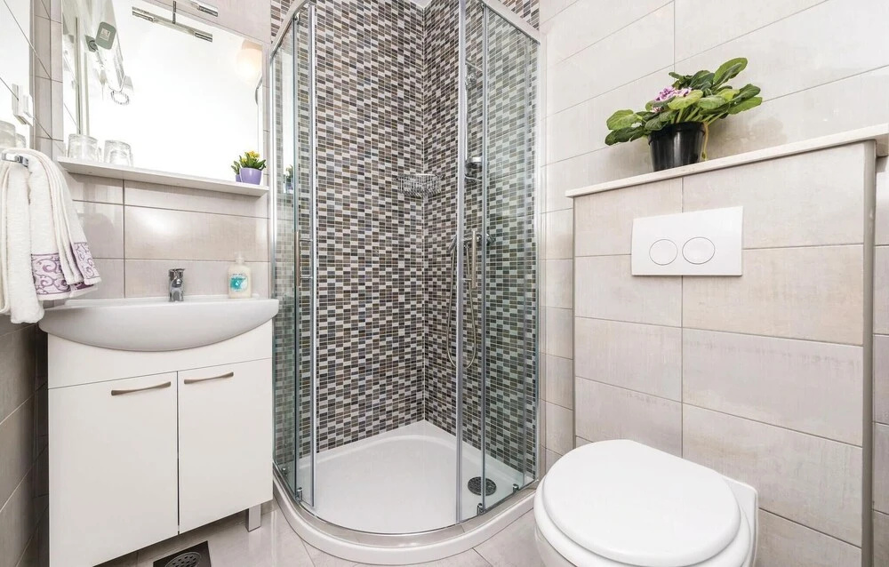 Stunning Home in Radovcici With Wifi and 4 Bedrooms