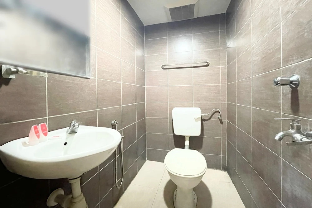 OYO 90324 Muar Station Hotel