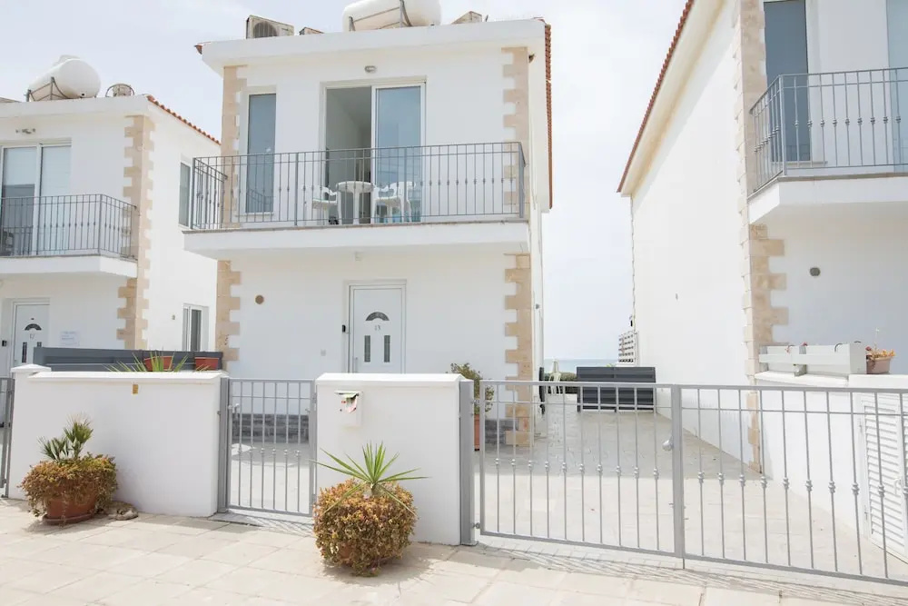 Villa Suri, Luxury Seafront Villa