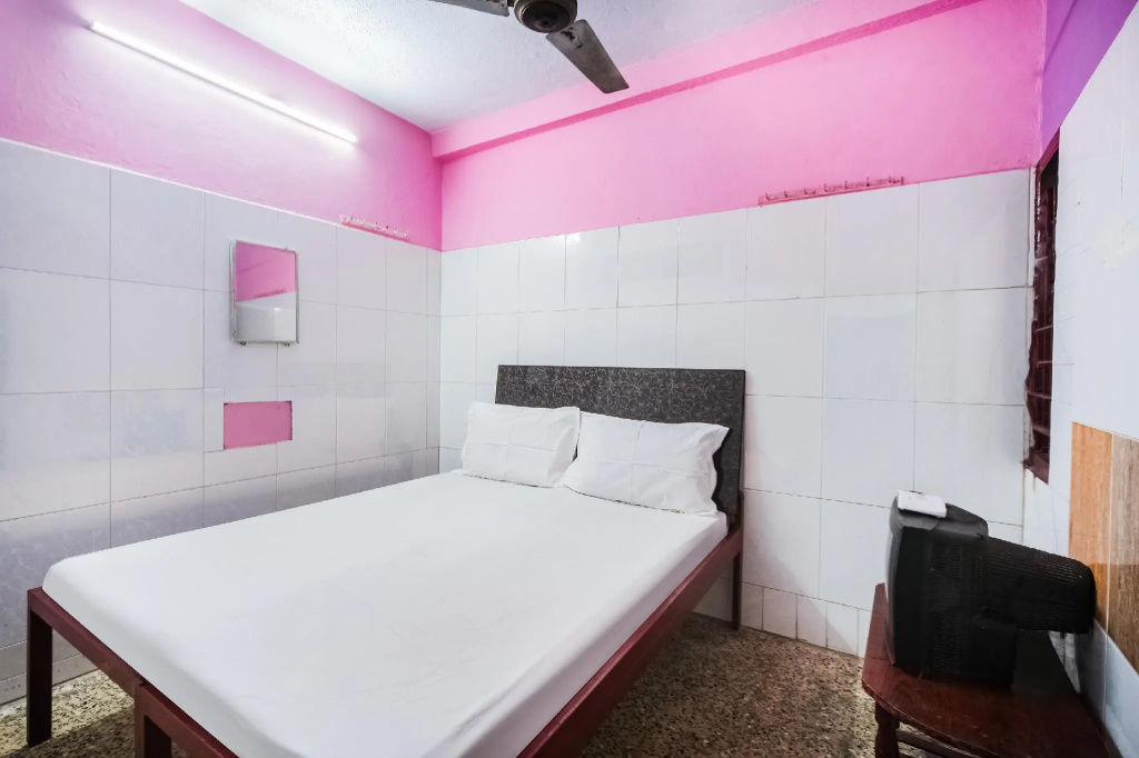 SPOT ON 45468 Kumarans Inn