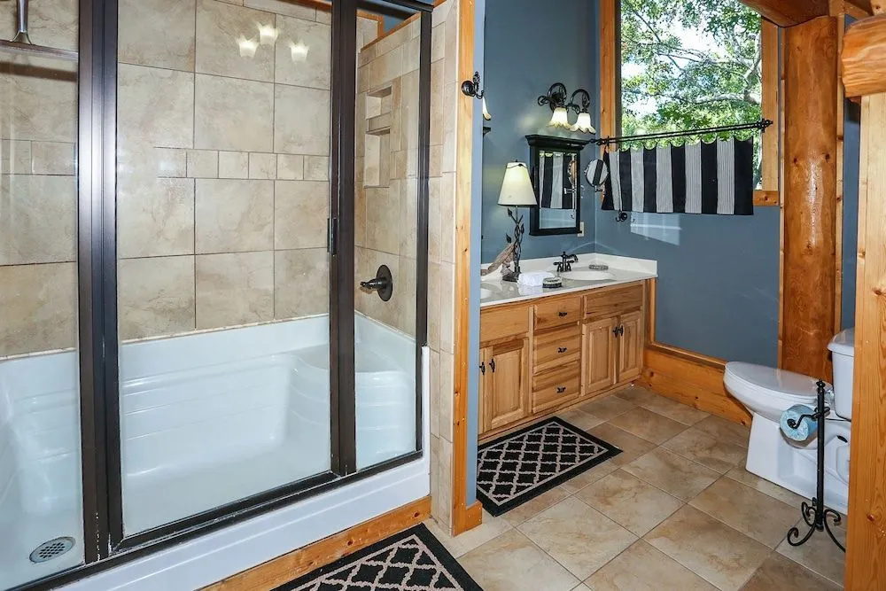 Mountaintop Paradise - 4 Br cabin by RedAwning