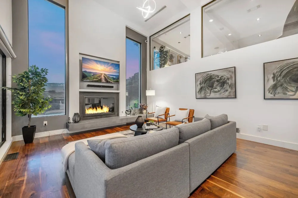 Summitridge - An Elegant Estate With Unobstructed City and Ocean Views