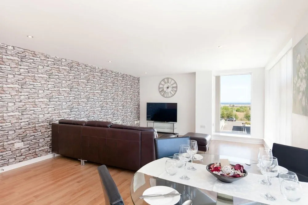 Stylish Garden View Apartment