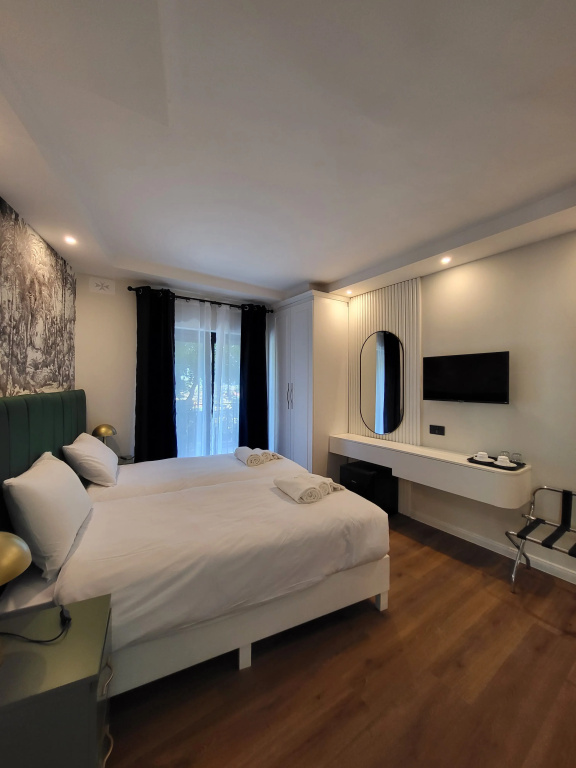 Carlton Hotel