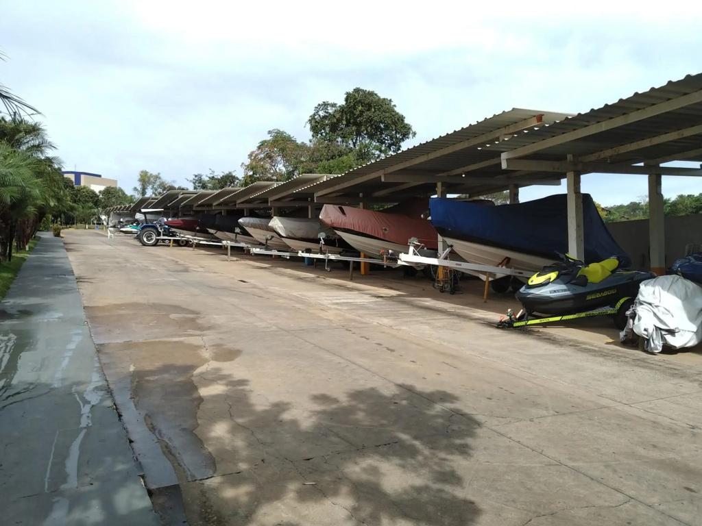 B101 AP com churrasqueira e Guarda Barco e Cozinha privativos , Náltico em Caldas Novas