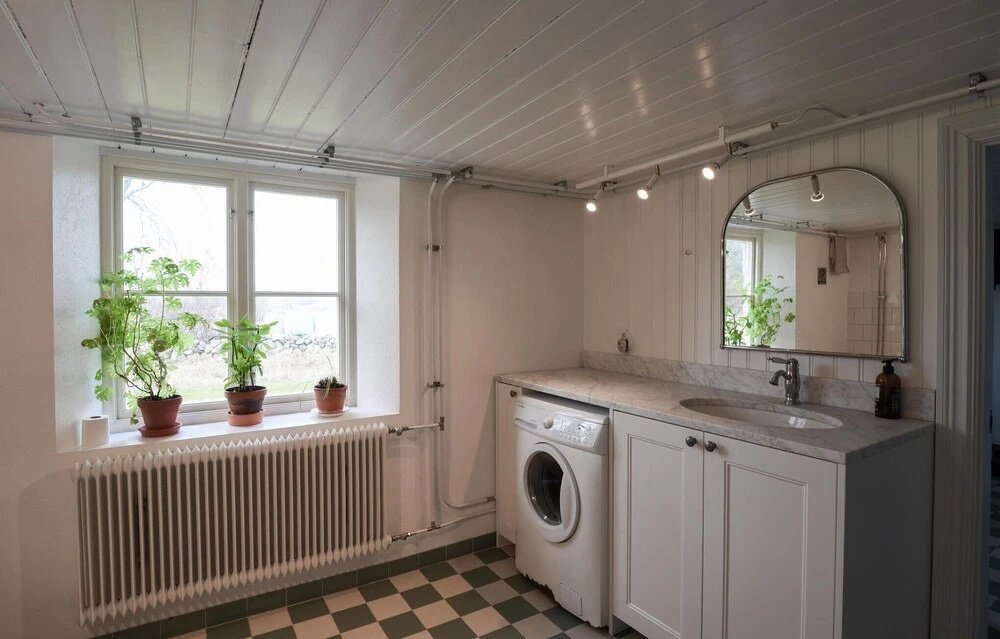 Nice Home in Hamburgsund With 5 Bedrooms and Wifi