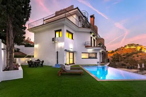 N&A Benalmádena Stunning 2bdr Villa with Sea Views