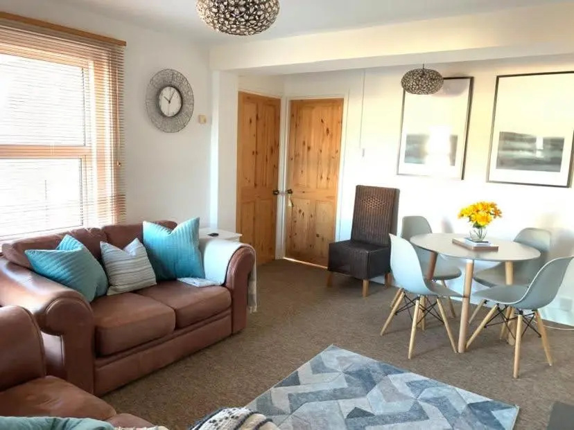 private Parking for 4 Contractors - Sussex Short Lets