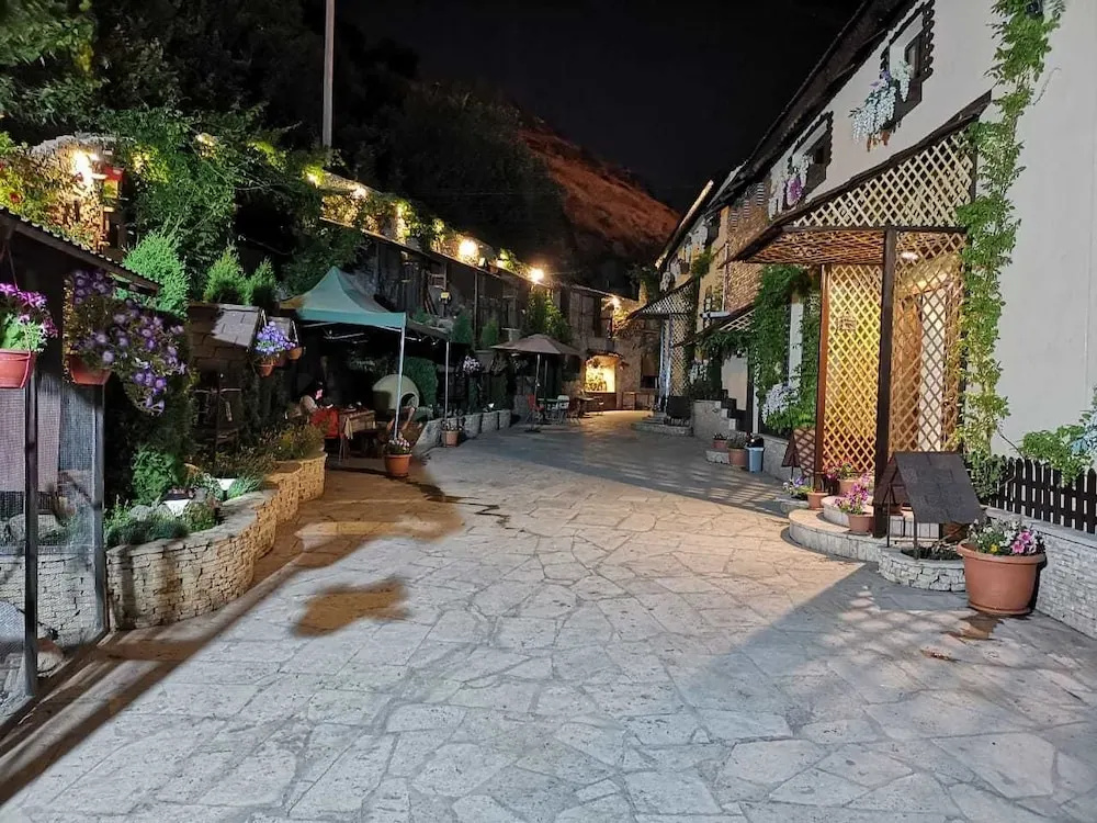 Art Garden Hostel and Tours