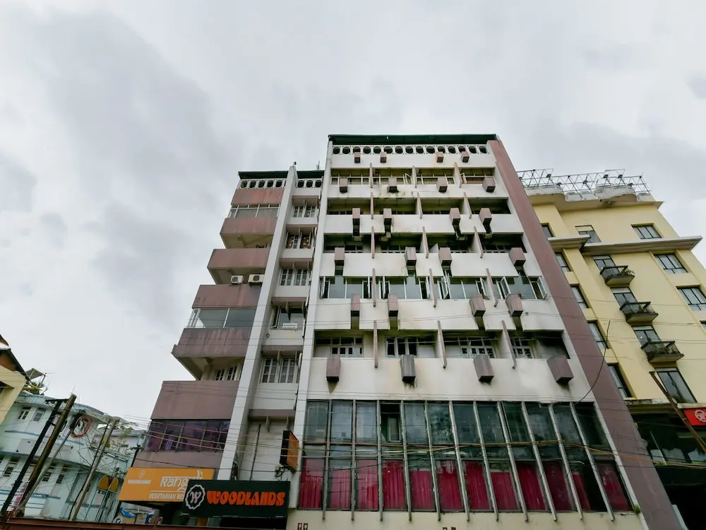 OYO 15247 New Woodlands Hotel
