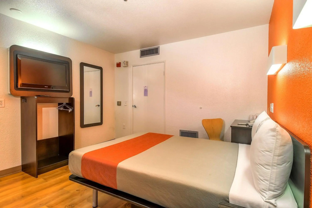 Motel 6-Carlsbad, CA Beach