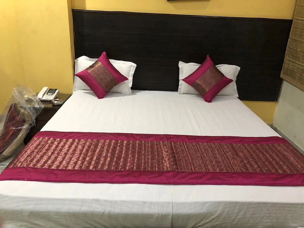 Hotel S & B East Inn - Patel Nagar